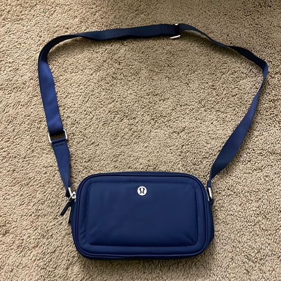 lululemon athletica Handbags - Lululemon Navy Camera Bag
